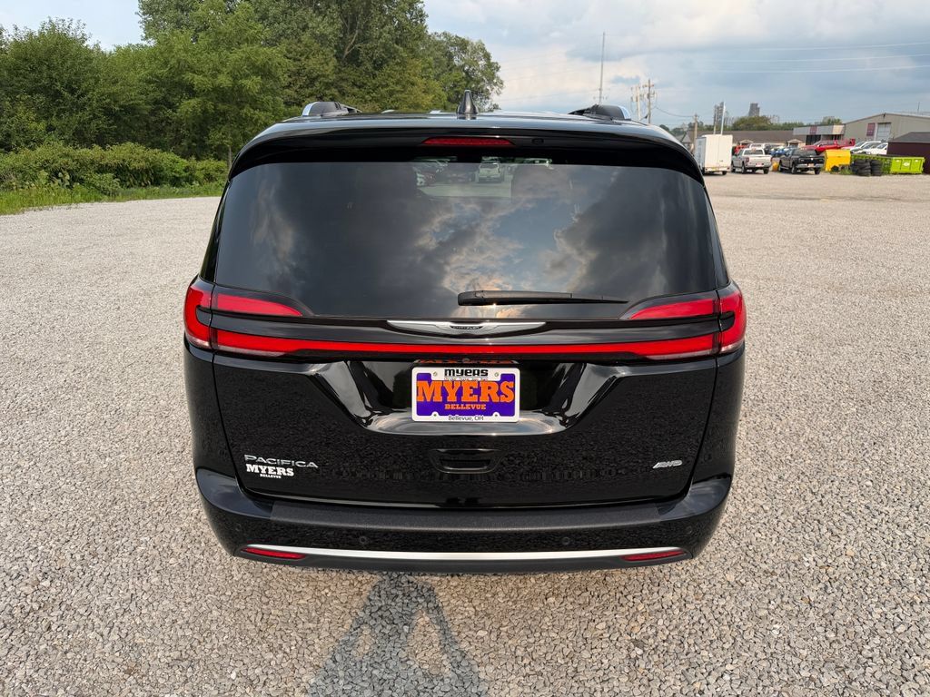 Used 2024 Chrysler Pacifica Pinnacle AWD/4WD image 35