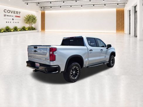 Used 2022 Chevrolet Silverado 1500 ZR2 w/ Technology Package AWD/4WD image 13
