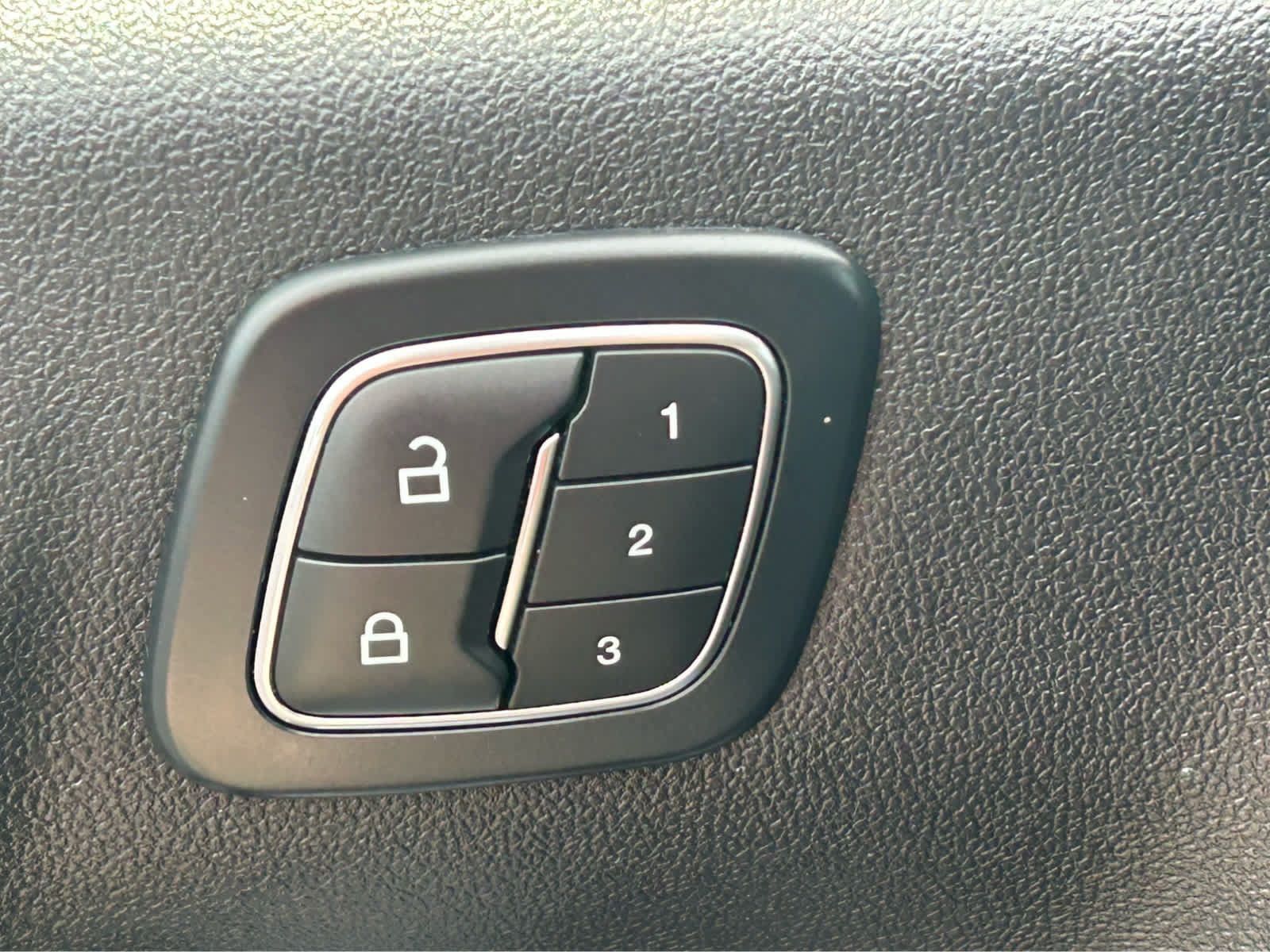 Used 2025 Ford Escape Platinum AWD/4WD image 17