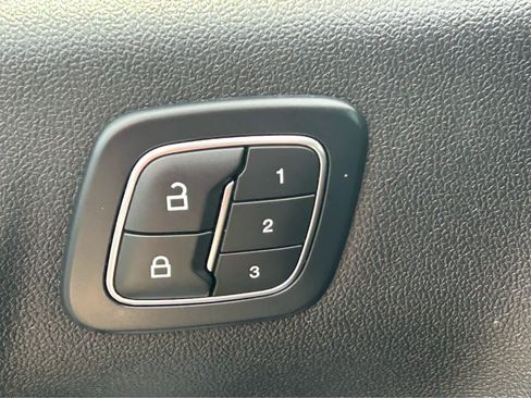 Used 2025 Ford Escape Platinum AWD/4WD image 17