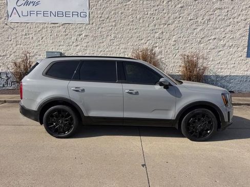 Used 2022 Kia Telluride EX w/ EX Premium Package image 2