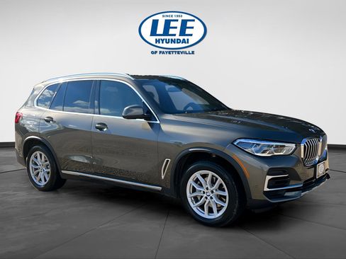 Used 2022 BMW X5 xDrive40i w/ Executive Package image 1