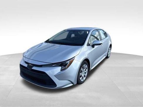 Used 2024 Toyota Corolla LE FWD image 4