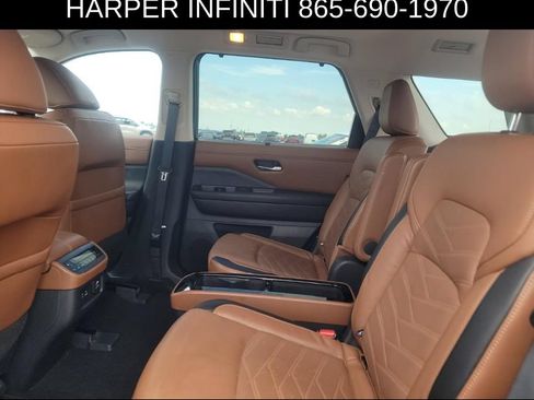 Used 2023 Nissan Pathfinder Platinum AWD/4WD image 7