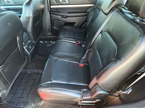 Used 2018 Ford Explorer XLT w/ Equipment Group 202A AWD/4WD image 25
