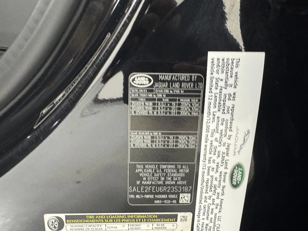 Used 2024 Land Rover Defender 130 X-Dynamic SE AWD/4WD image 39