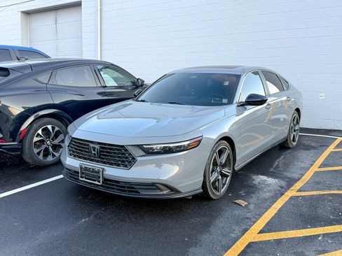 Used 2023 Honda Accord Sport image 4