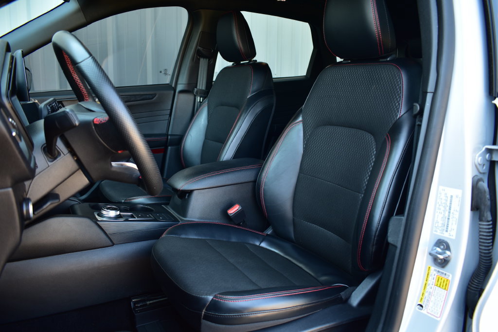 Used 2025 Ford Escape ST-Line FWD image 17