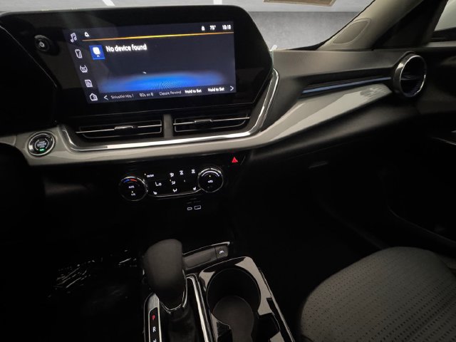 Used 2025 Chevrolet Trax LT w/ Driver Confidence Package FWD image 3