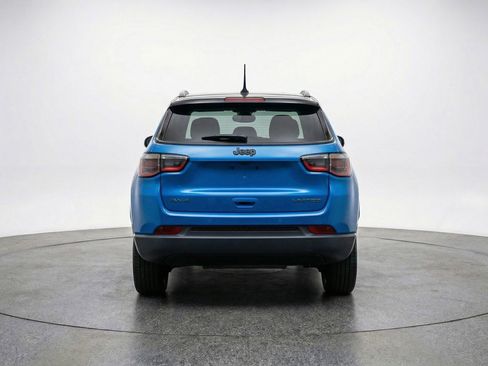 Used 2025 Jeep Compass Limited image 6