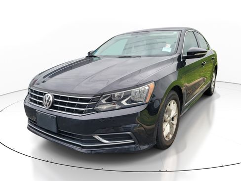 Used 2017 Volkswagen Passat 1.8T S FWD image 3