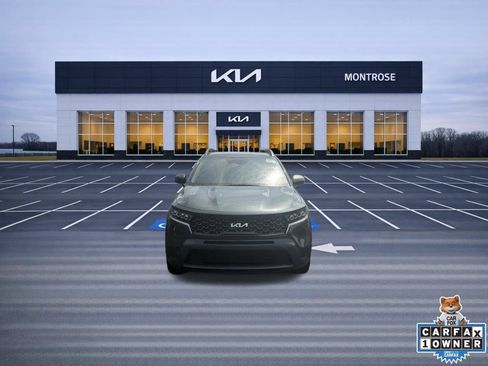 Used 2022 Kia Sorento S w/ Panoramic Sunroof Package AWD/4WD image 2