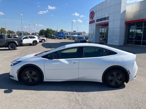 Used 2026 Toyota Prius LE FWD image 6