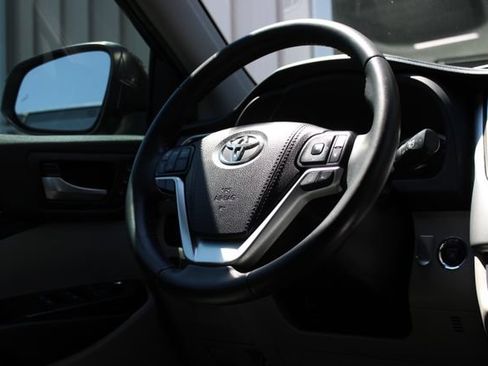 Used 2019 Toyota Highlander Limited AWD/4WD image 50