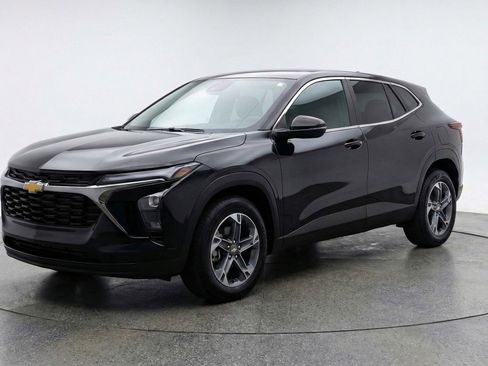 Used 2025 Chevrolet Blazer LT FWD image 3