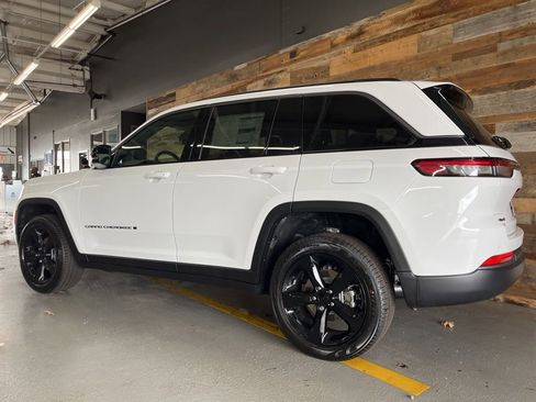 New 2026 Jeep Grand Cherokee Limited w/ Limited Altitude Package image 21