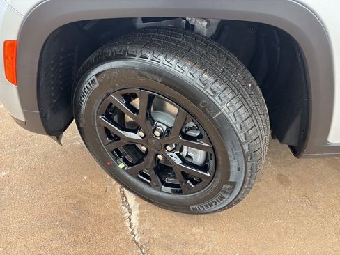 New 2025 Jeep Grand Cherokee L Altitude RWD image 9