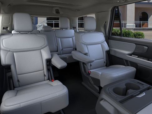 New 2025 Ford Expedition Platinum w/ Driver's Package image 11