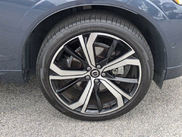 Certified 2025 Volvo XC60 B5 Ultra w/ Climate Package AWD/4WD image 14