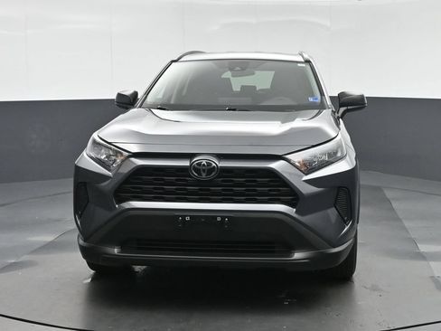 Used 2021 Toyota RAV4 LE FWD image 2