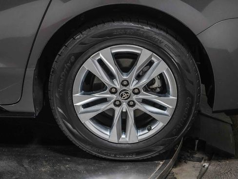 Certified 2022 Toyota Sienna Limited image 8