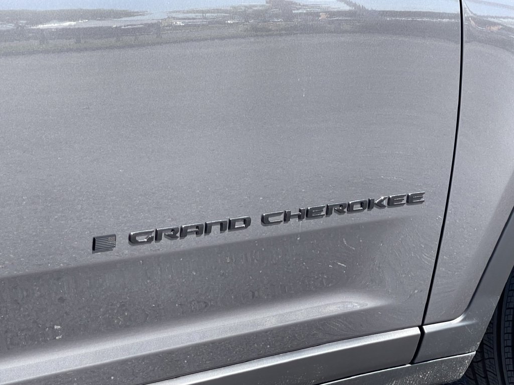 New 2026 Jeep Grand Cherokee Limited w/ Limited Altitude Package AWD/4WD image 11