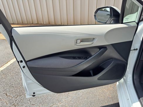 Used 2023 Toyota Corolla LE FWD image 38