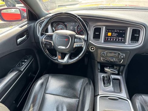 Used 2019 Dodge Charger SXT w/ Leather Interior Group RWD image 16