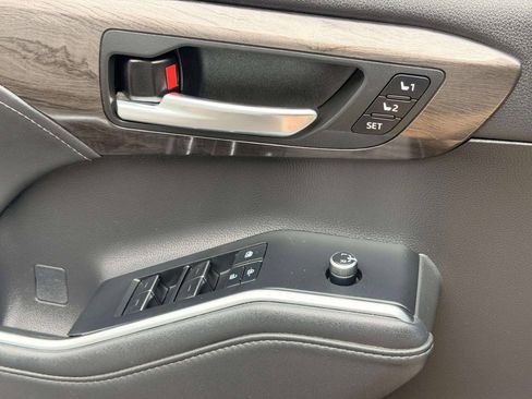 Used 2021 Toyota Highlander Platinum AWD/4WD image 19
