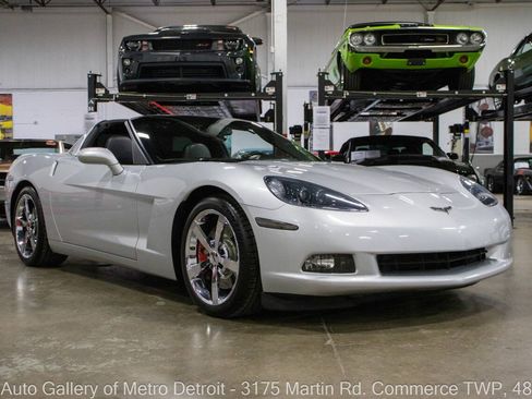 Used 2009 Chevrolet Corvette Coupe w/ Preferred Equipment Group RWD image 11