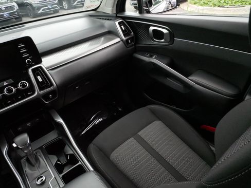 Used 2023 Kia Sorento LX AWD/4WD image 11