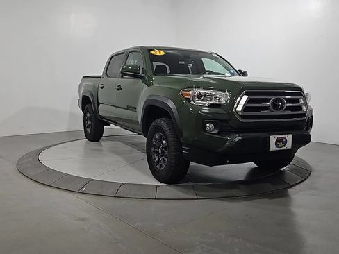 Used 2021 Toyota Tacoma SR5 w/ Trail Edition AWD/4WD image 8