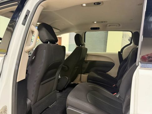 Used 2020 Chrysler Voyager LX FWD image 28