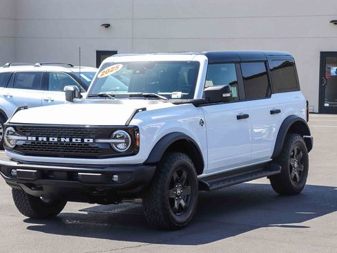 Used 2025 Ford Bronco Outer Banks AWD/4WD image 3