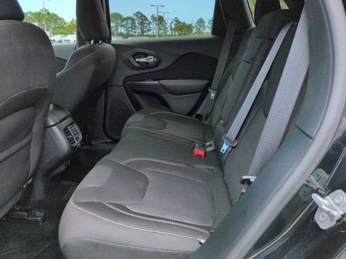 Used 2015 Jeep Cherokee Latitude AWD/4WD image 15