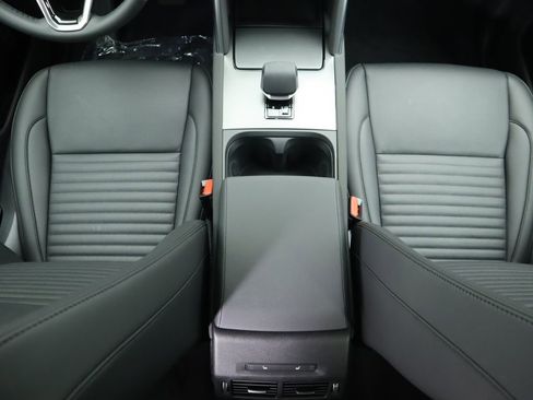 Used 2024 Land Rover Discovery Sport S image 17