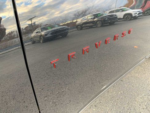 Certified 2023 Chevrolet Traverse Premier w/ Redline Edition image 32