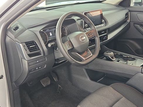 Used 2025 Nissan Rogue SV FWD image 16