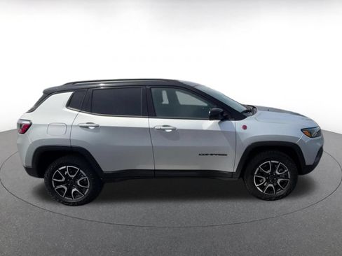 Used 2025 Jeep Compass Trailhawk AWD/4WD image 16