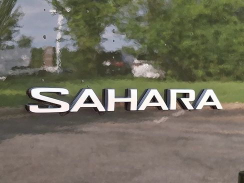 Used 2022 Jeep Wrangler Unlimited Sahara w/ Cold Weather Group AWD/4WD image 31