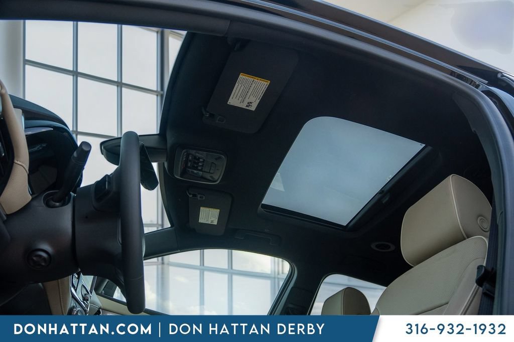 Used 2023 Chevrolet Traverse Premier FWD image 20