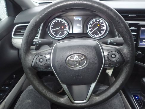 Used 2018 Toyota Camry LE FWD image 13
