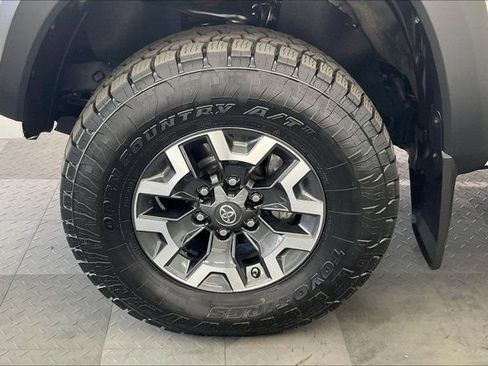 Used 2019 Toyota Tacoma TRD Off-Road w/ TRD Premium Off Road Package AWD/4WD image 8