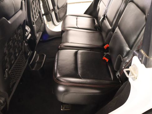Used 2019 Jeep Wrangler Unlimited Rubicon AWD/4WD image 12