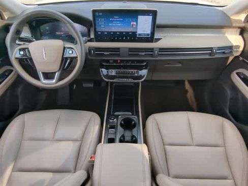 Used 2023 Lincoln Corsair FWD image 15