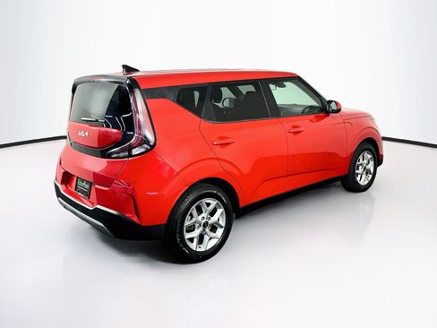 Used 2024 Kia Soul LX w/ Option Group 015 FWD image 9