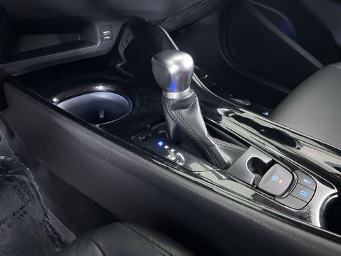 Used 2020 Toyota C-HR Limited FWD image 17