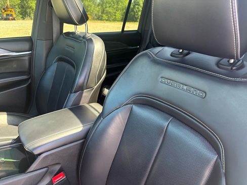 Used 2023 Jeep Grand Cherokee Overland AWD/4WD image 18
