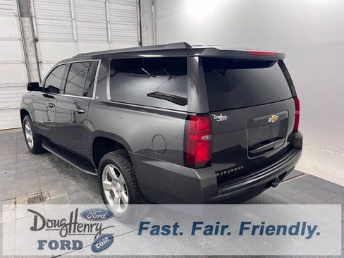 Used 2017 Chevrolet Suburban LT image 6