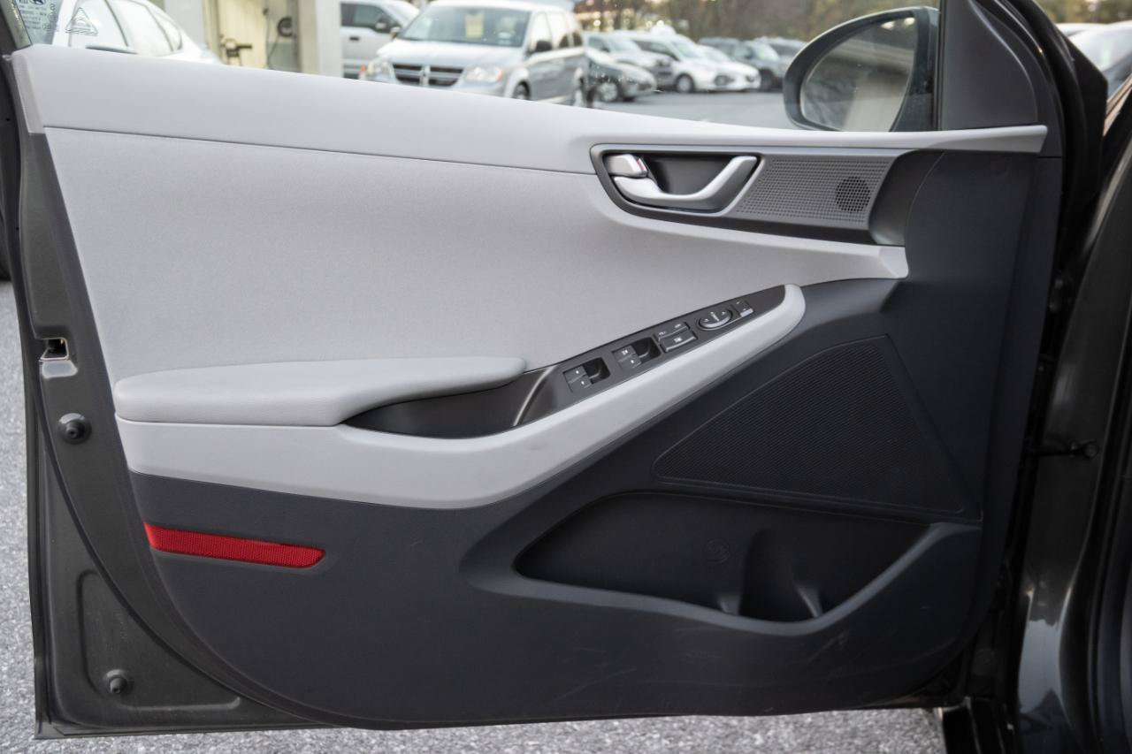 Used 2020 Hyundai Ioniq Blue FWD image 12